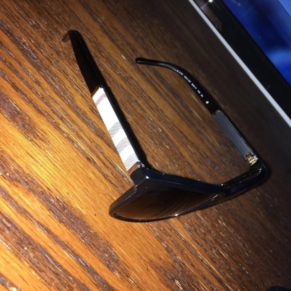 Men’s Burberry Sunglasses - Picture 4 of 9